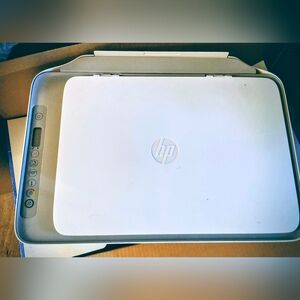 EUC 🖥🖱⌨️ HP DeskJet 2722 ⌨🖱🖥 Scaner Printer 🖤WiFi Compatible🖤 B/W & Color!